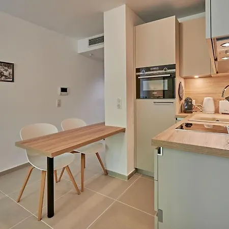 Chez Oscar-place Des Lices-saint-tropez Daire Saint-Tropez