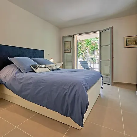 Chez Oscar-place Des Lices-saint-tropez * Saint-Tropez